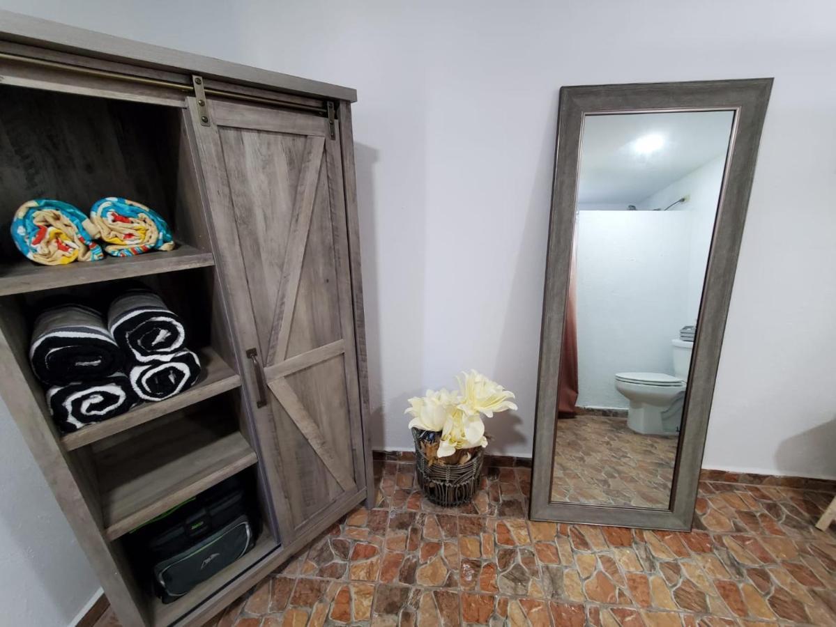 Aguadilla Breeze Apt In Gated Complex 8 Minute Walk To Crashboat Beach Exteriör bild