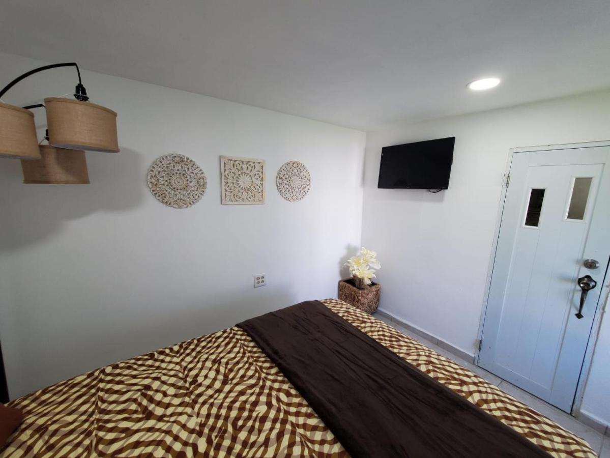 Aguadilla Breeze Apt In Gated Complex 8 Minute Walk To Crashboat Beach Exteriör bild